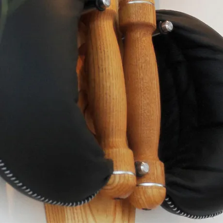 Настенный набор гантелей NOHrD Swing Board ясень окрашенный 26 кг - Фото 7